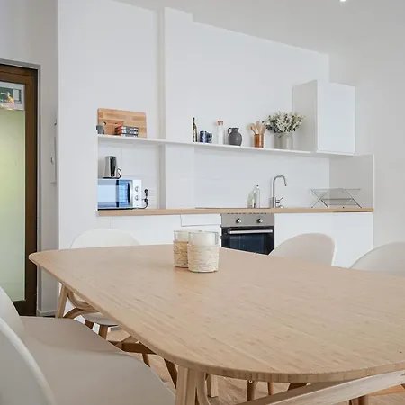 Spacious Appt Close To Place Monge *