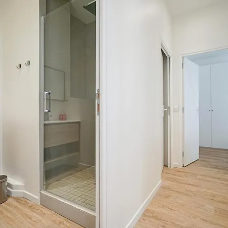 Spacious Appt Close To Place Monge