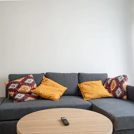 Spacious Appt Close To Place Monge *