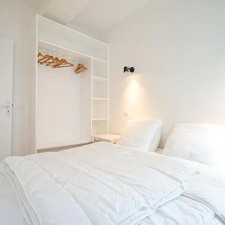Spacious Appt Close To Place Monge