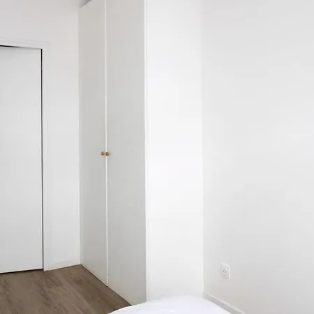 Apartment Spacious Appt Close To Place Monge *