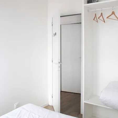 Spacious Appt Close To Place Monge Apartment